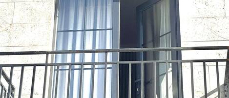 Phòng đôi, ban công | Ban công