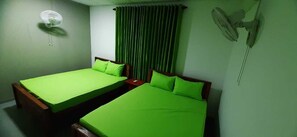 Deluxe Quadruple Room | Living area