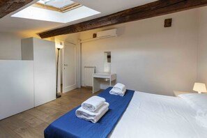 2 slaapkamers, een strijkplank/strijkijzer