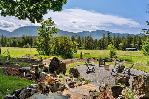 A serene, rustic farmhouse nestled on the banks of the Jocko River. Perfect for nature lovers, this cozy getaway offers peace, privacy, and stunning outdoor spaces to immerse yourself in the beauty of Montana.