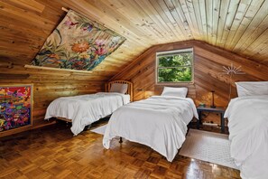 3 slaapkamers, een strijkplank/strijkijzer, gratis wifi, beddengoed