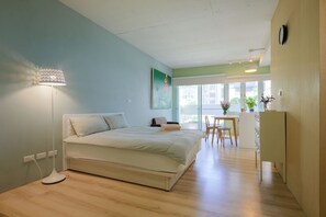 1 bedroom, bed sheets