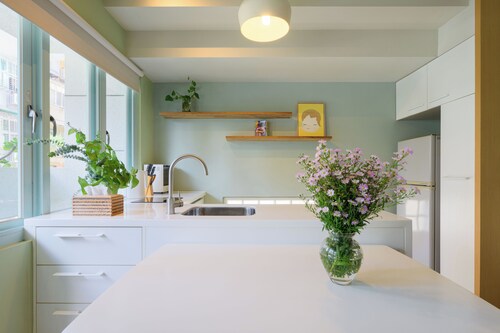 Nanjing East 291 - Stylish 3F Studio, Core Taipei, Elevator, AC, Walk to MRT