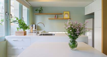 Nanjing East 291 - Stylish 3F Studio, Core Taipei, Elevator, AC, Walk to MRT