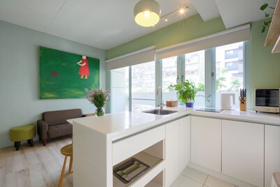 Nanjing East 291 - Stylish 3F Studio, Core Taipei, Elevator, AC, Walk to MRT