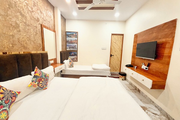 Premium bedding, desk, laptop workspace, free WiFi