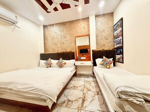 Premium bedding, desk, laptop workspace, free WiFi - Hotel Malay - near Temple & Rail Station (Ujjain)