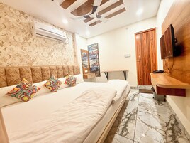 Premium bedding, desk, laptop workspace, free WiFi