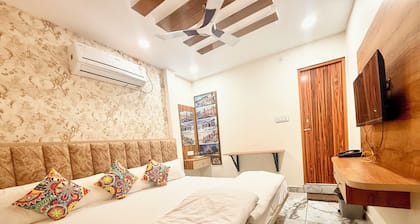 Hotel Malay - near Temple & Rail Station