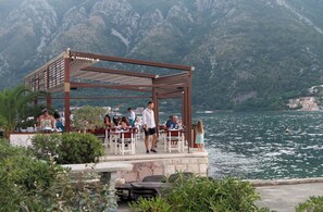 Outdoor dining - Apartment 350m From Beach, Free Parking, Balcony (Kotor)