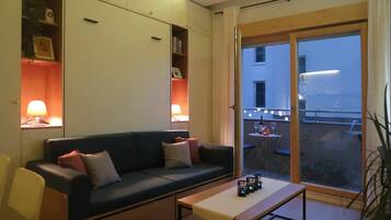 Apartment, Multiple Bedrooms | Living area