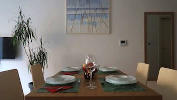 Apartment, Multiple Bedrooms | Dining