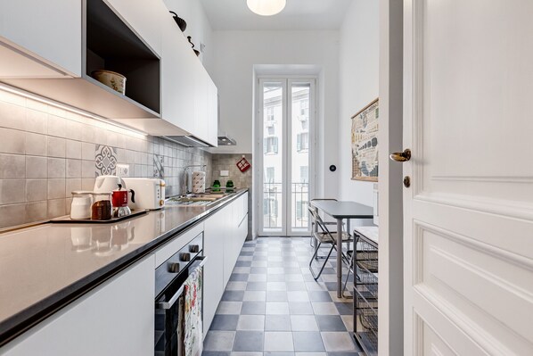 Fridge, microwave, oven, stovetop