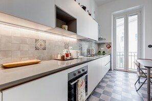 Fridge, microwave, oven, stovetop