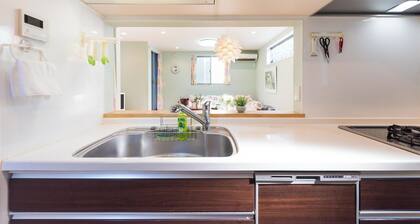 2min from Shinjuku station & 98m2 high quality house in the city center & high speed free wifi & Max 9 people