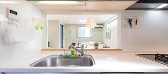 2min from Shinjuku station & 98m2 high quality house in the city center & high speed free wifi & Max 9 people