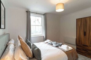 1 bedroom, desk, iron/ironing board, WiFi