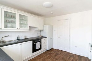 Fridge, microwave, oven, stovetop - 1 BED Harbour-side Apartment | Balcony Sea View (Whitehaven)