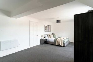 1 bedroom, desk, iron/ironing board, WiFi - 1 BED Harbour-side Apartment | Balcony Sea View (Whitehaven)