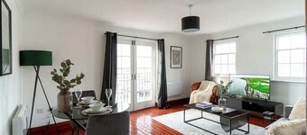 1 BED Harbour-side Apartment | Balcony Sea View