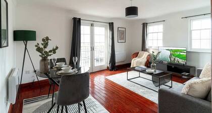 1 BED Harbour-side Apartment | Balcony Sea View