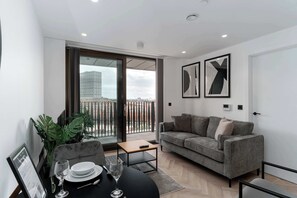 TV, offices - Fabulous 1BED Flat in Central Manchester w Balcony (Manchester)