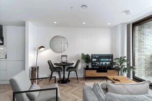 Unclassified image, 4 of 15, button