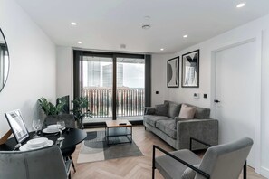 TV, offices - Fabulous 1BED Flat in Central Manchester w Balcony (Manchester)