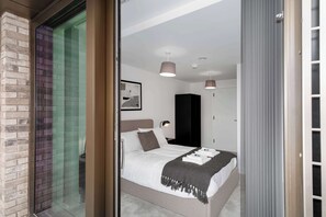 Unclassified image, 5 of 15, button