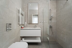 Shower, hair dryer, towels, soap - Periyiali Konnos Villas Beach Resort: 3 Bedroom Side Sea View Villa 36 - Zeus (Paralimni)