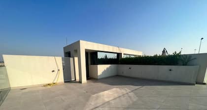 Room-room for Rent in a Luxury Villa