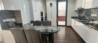 Room-room for Rent in a Luxury Villa