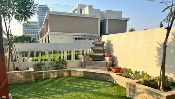Terrace/patio - Room-room for Rent in a Luxury Villa (Dubai)