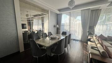 Shared Dormitory, 1 Bedroom, Accessible, Smoking | Dining room