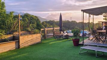 屋外ダイニングエリア