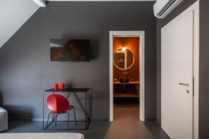 1 bedroom, in-room safe, free WiFi, bed sheets