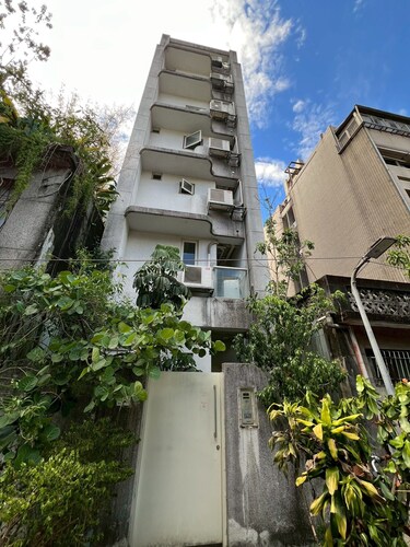 Nanjing East 291 -Stylish 4F Large Studio, Taipei, Elevator, Walk to MRT