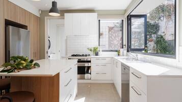 Fridge, oven, dishwasher, coffee/tea maker