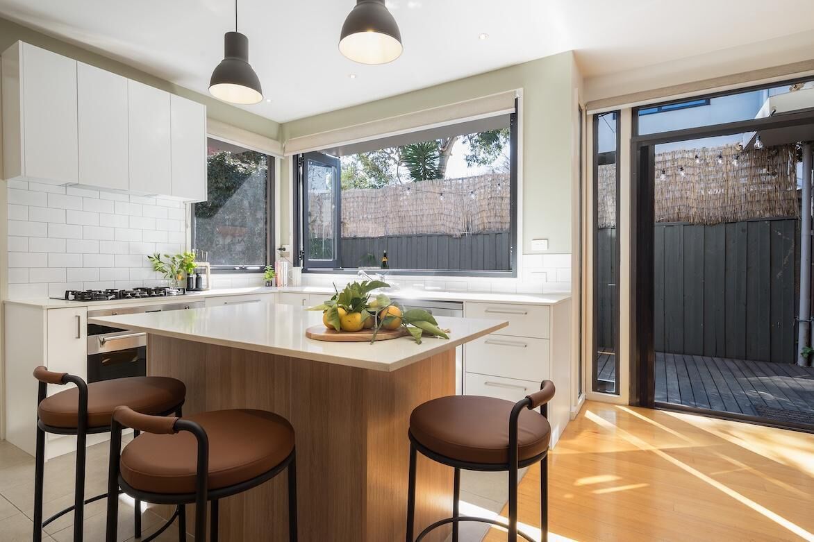 Fridge, oven, dishwasher, coffee/tea maker