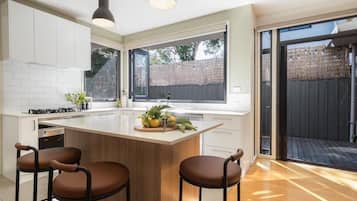 Fridge, oven, dishwasher, coffee/tea maker