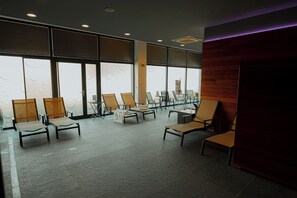 Sauna, hot tub, steam room, Thai massages, massages