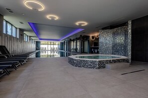 Sauna, hot tub, steam room, Thai massages, massages