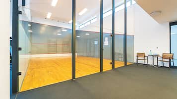 Sauna, hot tub, steam room, Thai massages, massages