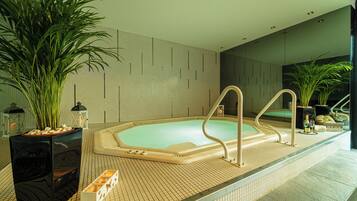 Sauna seca, banheira de hidromassagem, sauna a vapor