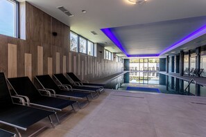 Un sauna, una bañera de hidromasaje, baño turco, masajes tailandeses