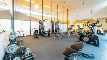 Sauna, hot tub, steam room, Thai massages, massages