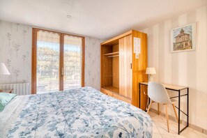 1 chambre, fer et planche à repasser, Wi-Fi, draps fournis
