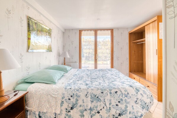 1 chambre, fer et planche à repasser, Wi-Fi, draps fournis