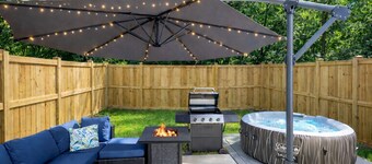 Luxury 8BR Home / Hot Tub / Game Room / Sleeps 20