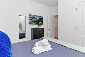4 bedrooms, iron/ironing board, Internet, bed sheets